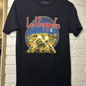 Led Zeppelin - Led Zeppelin 2 Classic Shirt - Size Medium